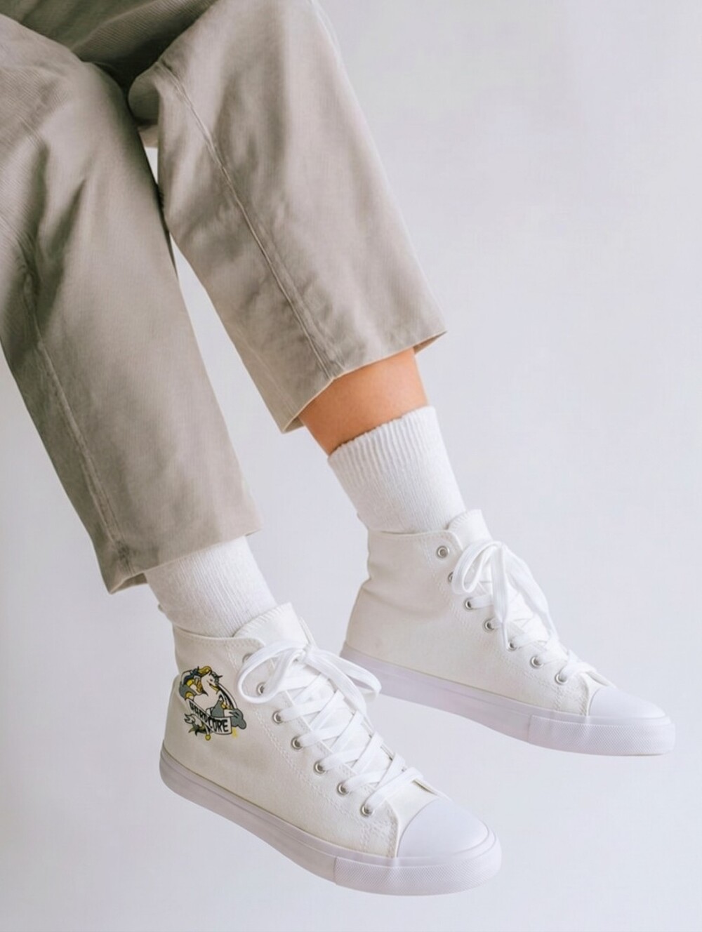 Hot Topic ✦ Canvas High-Top Sneakers ✦ Unicorn Graphic Lace-Up Pull Tab Sz 7 NWT